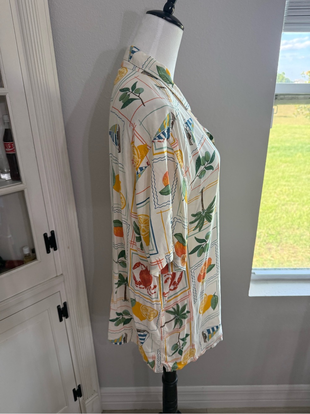 Old Navy White Short-Sleeve Button-Up Shirt with Yellow & Green Citrus Print - Picture 4 of 7